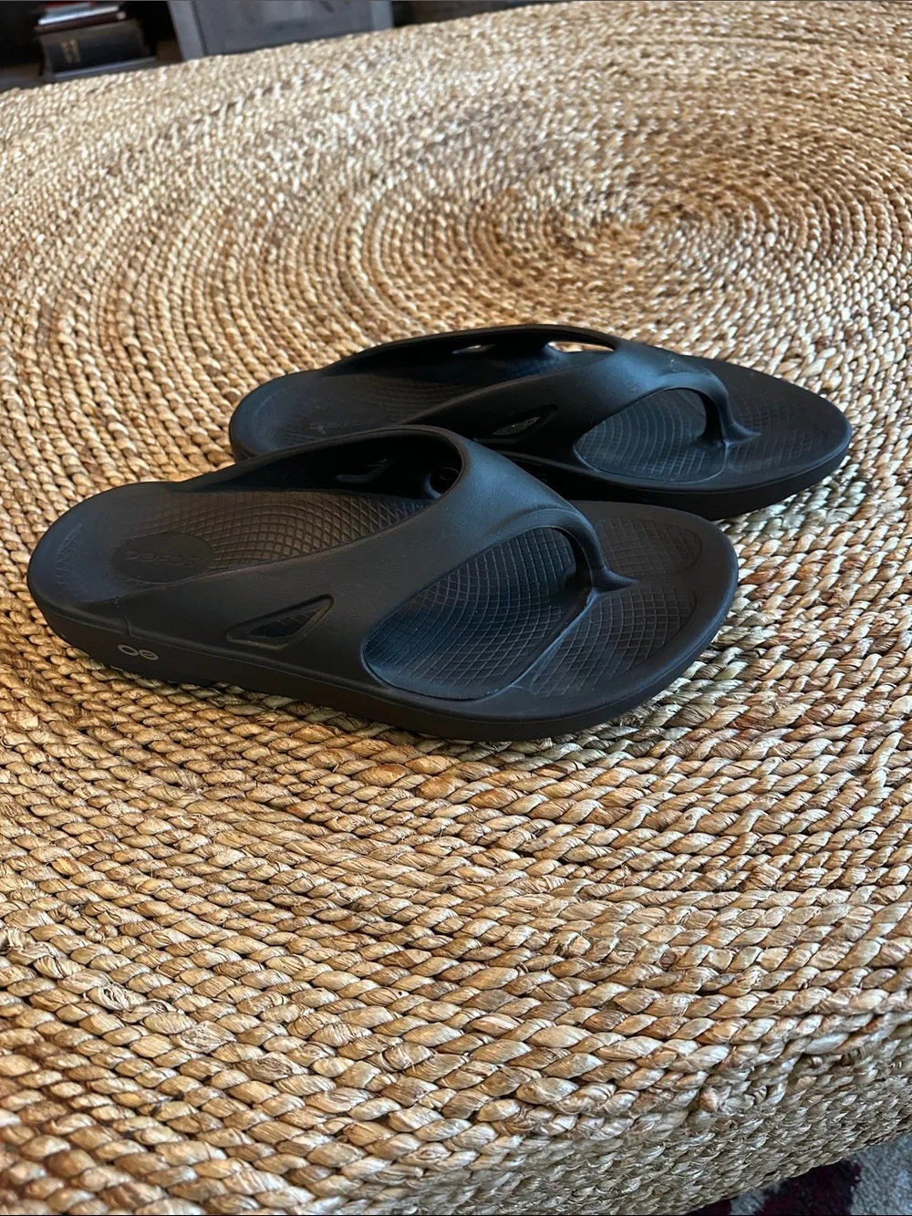 OOFOS SUZE 11 men’s Blacks Comfort Flip Flop Sandals